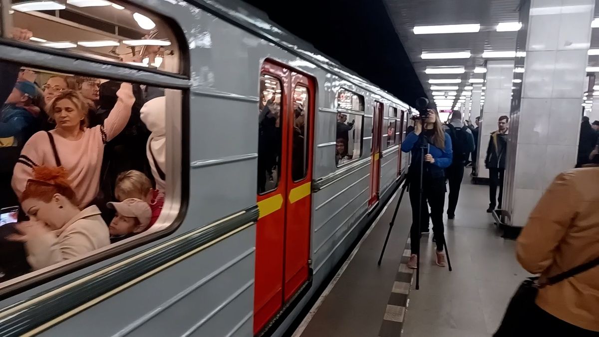 V Praze vyjelo historické metro